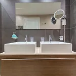 Tigne Seafront 3br Escape With Mesmerising Views By 360 Estates דירה *