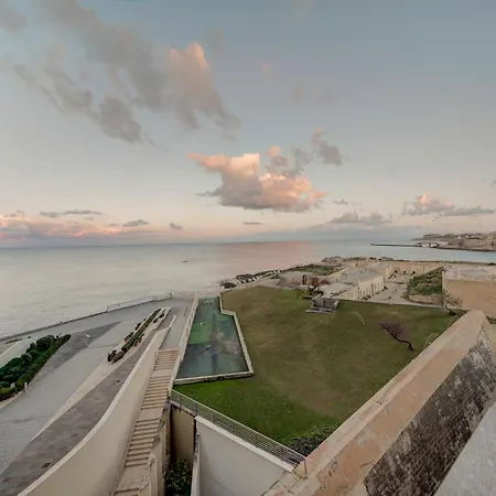 Tigne Seafront 3br Escape With Mesmerising Views By 360 Estates Gzira