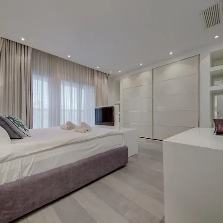 Tigne Seafront 3br Escape With Mesmerising Views By 360 Estates Gzira