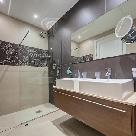 Tigne Seafront 3br Escape With Mesmerising Views By 360 Estates Gzira