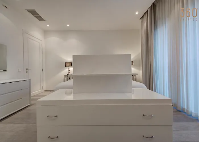 Tigne Seafront 3br Escape With Mesmerising Views By 360 Estates * Gzira