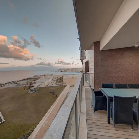 Tigne Seafront 3br Escape With Mesmerising Views By 360 Estates アパート グジラ