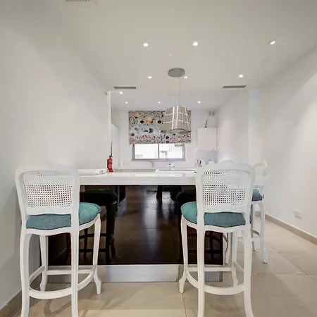 Daire Tigne Seafront 3br Escape With Mesmerising Views By 360 Estates Gzira