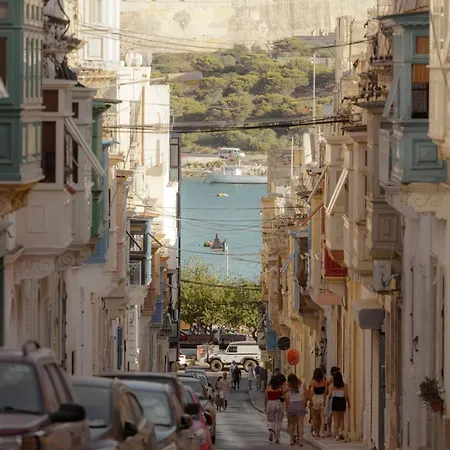 Tigne Seafront 3br Escape With Mesmerising Views By 360 Estates Gżira