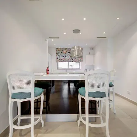 Tigne Seafront 3br Escape With Mesmerising Views By 360 Estates * Gzira