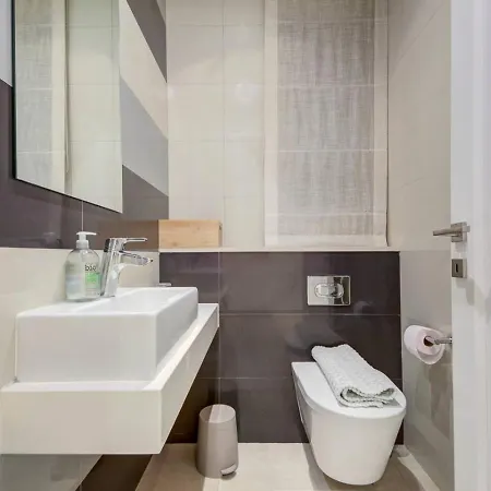 Tigne Seafront 3br Escape With Mesmerising Views By 360 Estates Daire Gzira