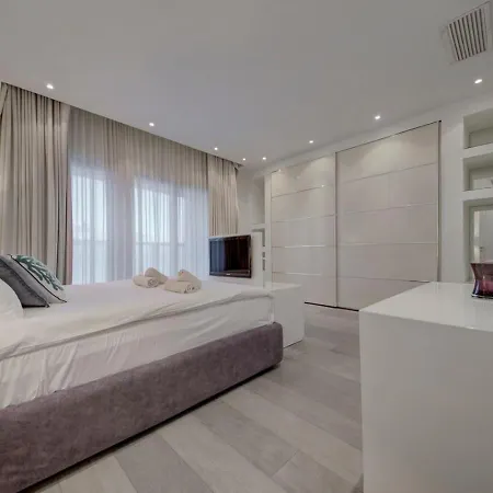 Tigne Seafront 3br Escape With Mesmerising Views By 360 Estates Daire Gzira
