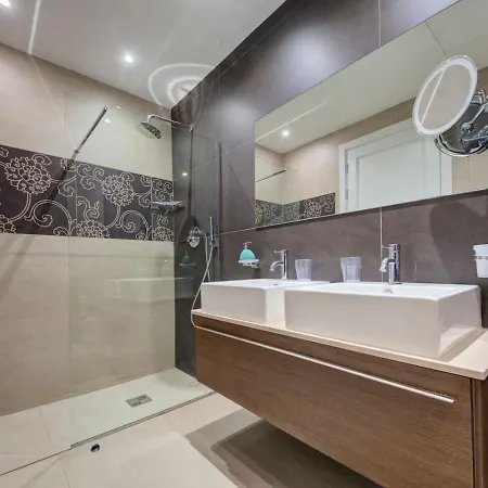 Daire Tigne Seafront 3br Escape With Mesmerising Views By 360 Estates Gzira
