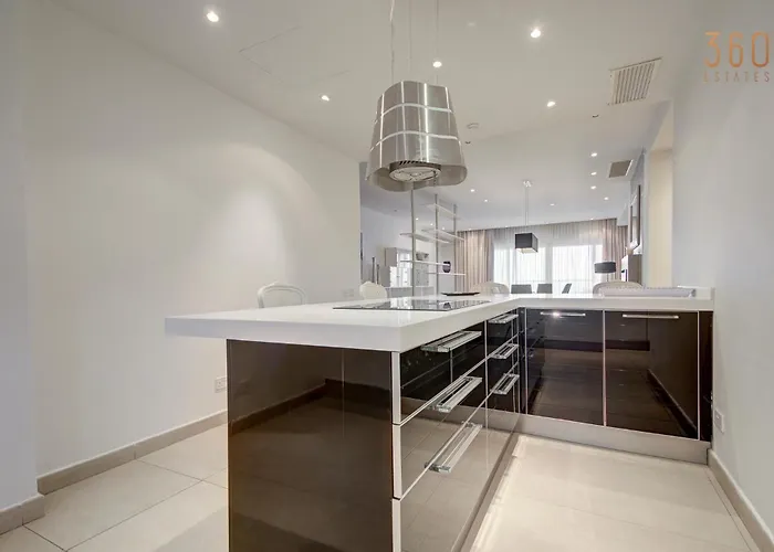 Tigne Seafront 3br Escape With Mesmerising Views By 360 Estates Appartamento Gzira