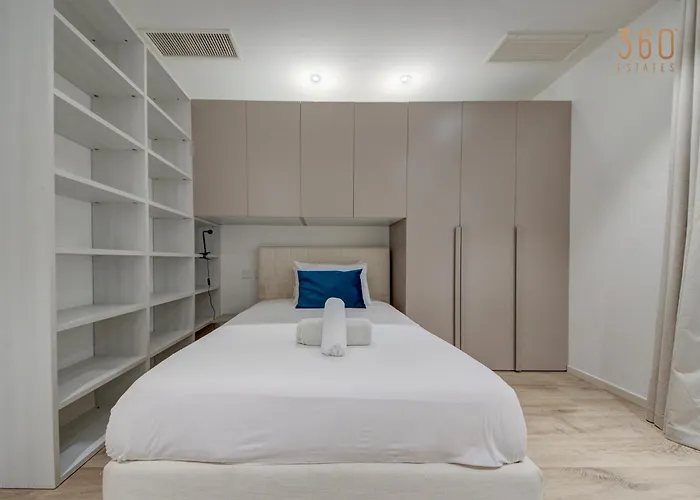 Tigne Seafront 3br Escape With Mesmerising Views By 360 Estates Appartamento Gzira