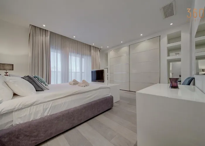 Tigne Seafront 3br Escape With Mesmerising Views By 360 Estates Gzira